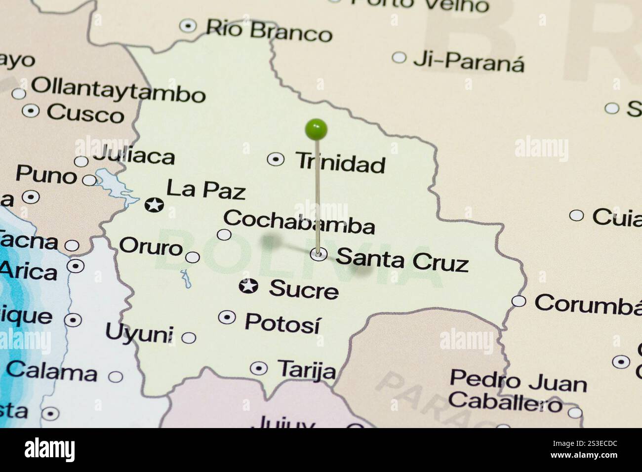 Macro photo d'une aiguille verte dans santa cruz de la sierra ville de bolivie carte politique Banque D'Images