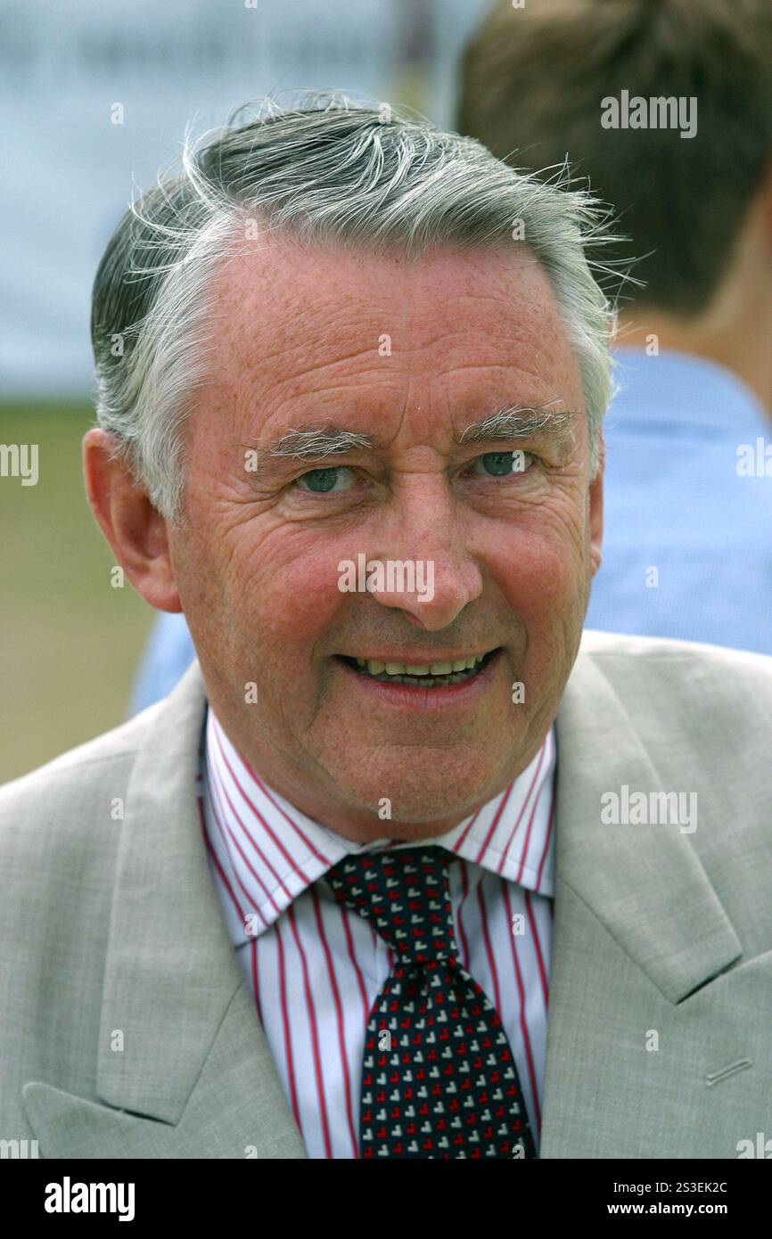 Le politicien britannique Lord David Steel, le président du Parlement écossais nouvellement retraité, photographié au Festival international du livre d'Édimbourg où il prononce un discours sur le nouveau bâtiment controversé du Parlement à Édimbourg. Le Festival du livre est le plus grand festival littéraire au monde avec des apparitions de plus de 500 auteurs du monde entier. Banque D'Images