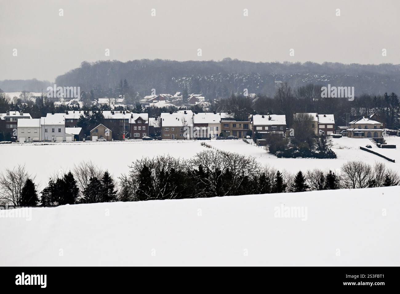 Bertem, Belgique. 09 janvier 2025. Drone aérien photo d'un paysage avec de la neige alors que la Belgique a un temps hivernal enneigé aujourd'hui, à Bertem, jeudi 09 janvier 2025. BELGA PHOTO DIRK WAEM crédit : Belga News Agency/Alamy Live News Banque D'Images