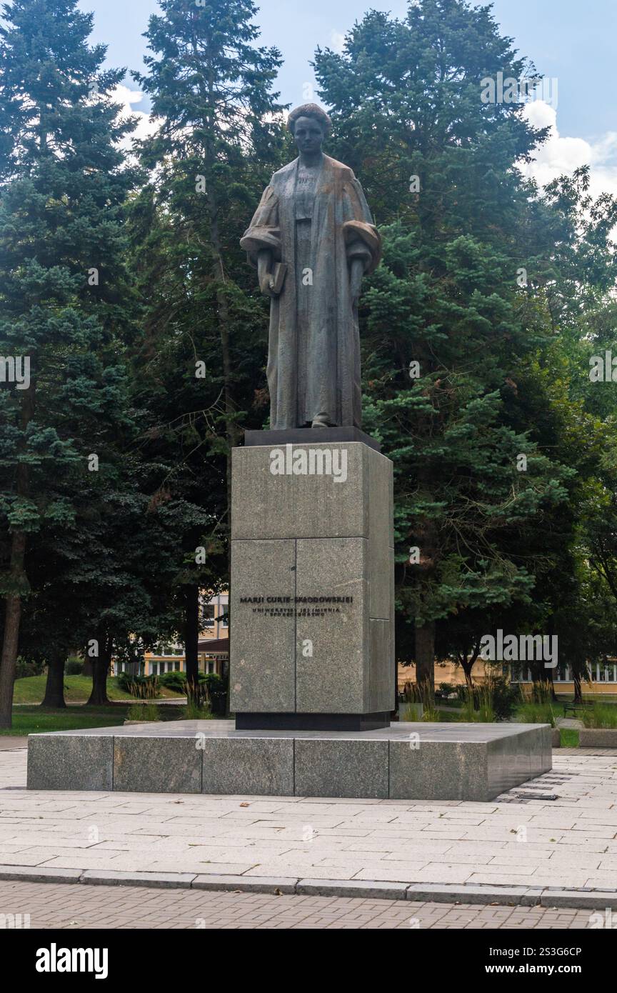 Lublin, Pologne - 10 août 2024 : sculpture de la célèbre physicienne et chimiste polonaise et naturalisée française Maria Salomea Sklodowska-Curie. Banque D'Images