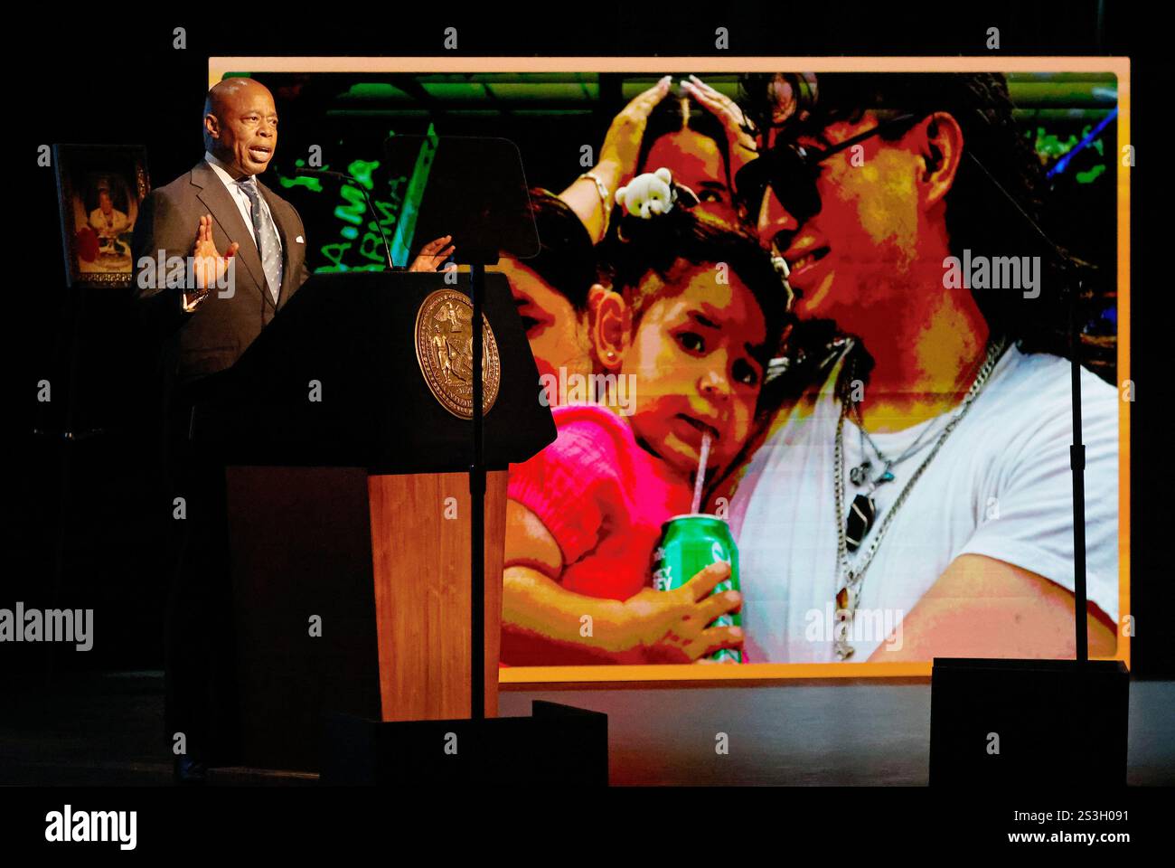 New York, États-Unis. 09 janvier 2025. Le maire de New York, Eric Adams, prononce un discours sur l'état de la ville au théâtre Apollo le jeudi 9 janvier 2025 à New York. Le maire Adams fait actuellement l'objet d'une mise en accusation criminelle fédérale pour corruption et infractions de financement de campagne. Photo de Peter Foley/UPI crédit : UPI/Alamy Live News Banque D'Images