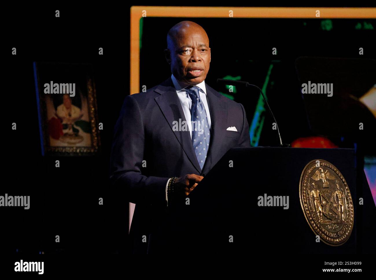 New York, États-Unis. 09 janvier 2025. Le maire de New York, Eric Adams, prononce un discours sur l'état de la ville au théâtre Apollo le jeudi 9 janvier 2025 à New York. Le maire Adams fait actuellement l'objet d'une mise en accusation criminelle fédérale pour corruption et infractions de financement de campagne. Photo de Peter Foley/UPI crédit : UPI/Alamy Live News Banque D'Images