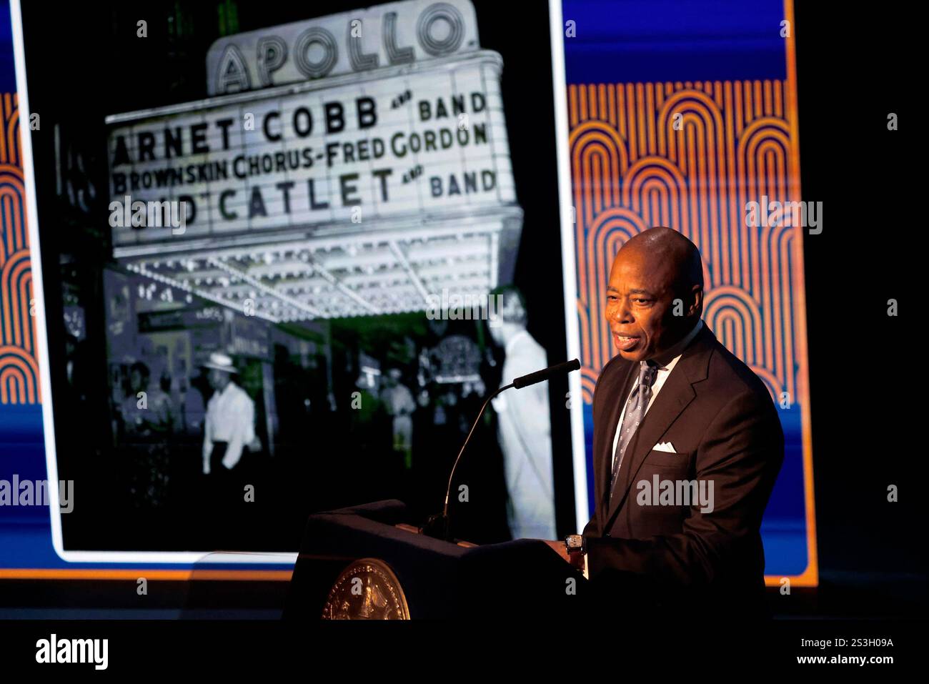 New York, États-Unis. 09 janvier 2025. Le maire de New York, Eric Adams, prononce un discours sur l'état de la ville au théâtre Apollo le jeudi 9 janvier 2025 à New York. Le maire Adams fait actuellement l'objet d'une mise en accusation criminelle fédérale pour corruption et infractions de financement de campagne. Photo de Peter Foley/UPI crédit : UPI/Alamy Live News Banque D'Images