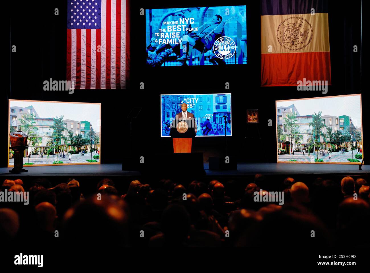 New York, États-Unis. 09 janvier 2025. Le maire de New York, Eric Adams, prononce un discours sur l'état de la ville au théâtre Apollo le jeudi 9 janvier 2025 à New York. Le maire Adams fait actuellement l'objet d'une mise en accusation criminelle fédérale pour corruption et infractions de financement de campagne. Photo de Peter Foley/UPI crédit : UPI/Alamy Live News Banque D'Images