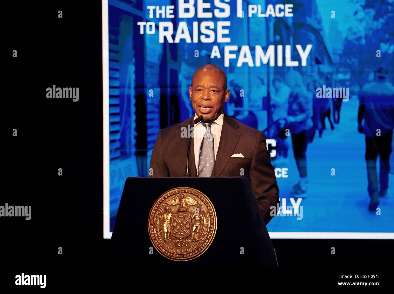 New York, États-Unis. 09 janvier 2025. Le maire de New York, Eric Adams, prononce un discours sur l'état de la ville au théâtre Apollo le jeudi 9 janvier 2025 à New York. Le maire Adams fait actuellement l'objet d'une mise en accusation criminelle fédérale pour corruption et infractions de financement de campagne. Photo de Peter Foley/UPI crédit : UPI/Alamy Live News Banque D'Images