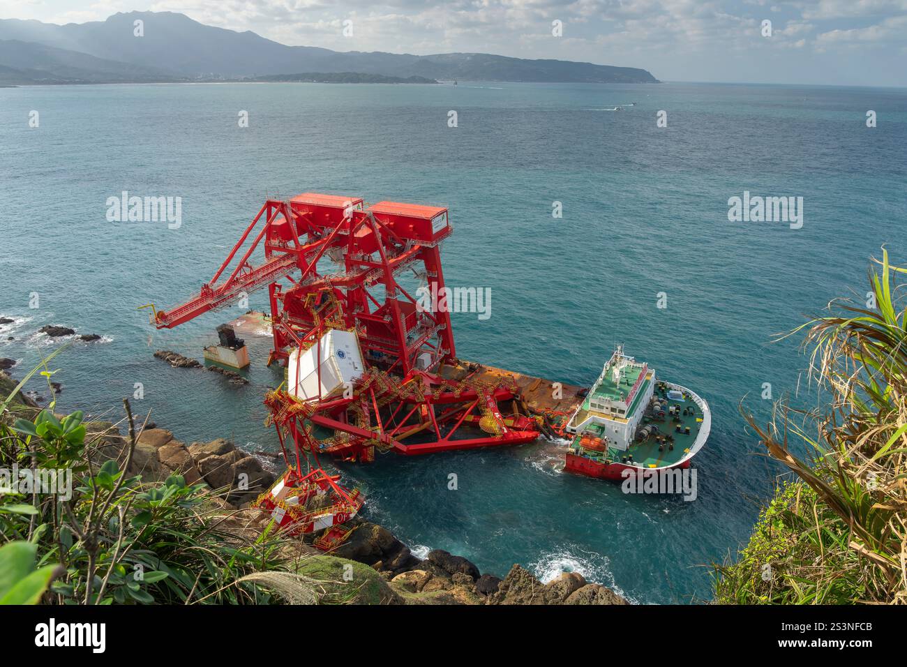 Taipei, Taiwan-27 novembre 2024 : Yehliu Geopark, naufrage du cargo chinois Yuzhou Qihang du typhon Kangrui Banque D'Images
