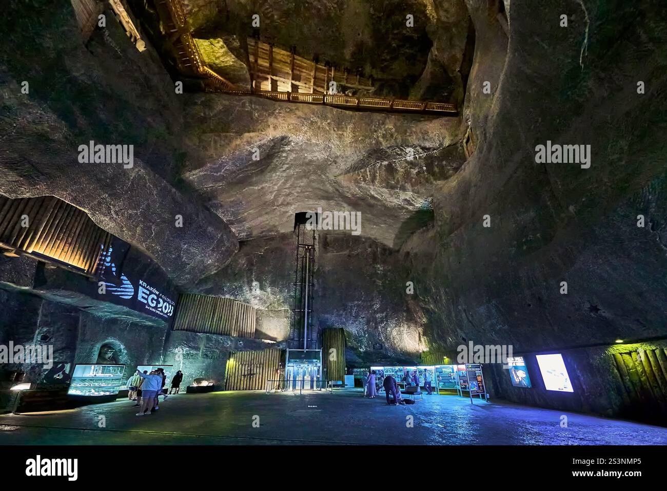 Ascenseur et réception au niveau du sol de la chapelle souterraine de Saint Kinga au fond de la mine de sel de Wieliczke, Wieliczha, Pologne Banque D'Images