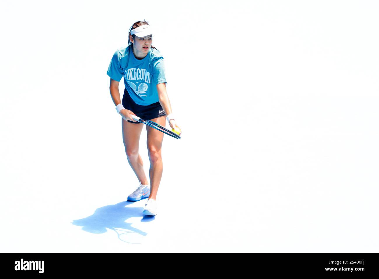 Melbourne, Australie 10.01.25. Emma Raducanu (GBR) est en action lors d'une séance d'entraînement avant l'Open d'Australie de tennis 2025 au Melbourne Park. (Photo de Frank Molter) / usage éditorial seulement! Banque D'Images