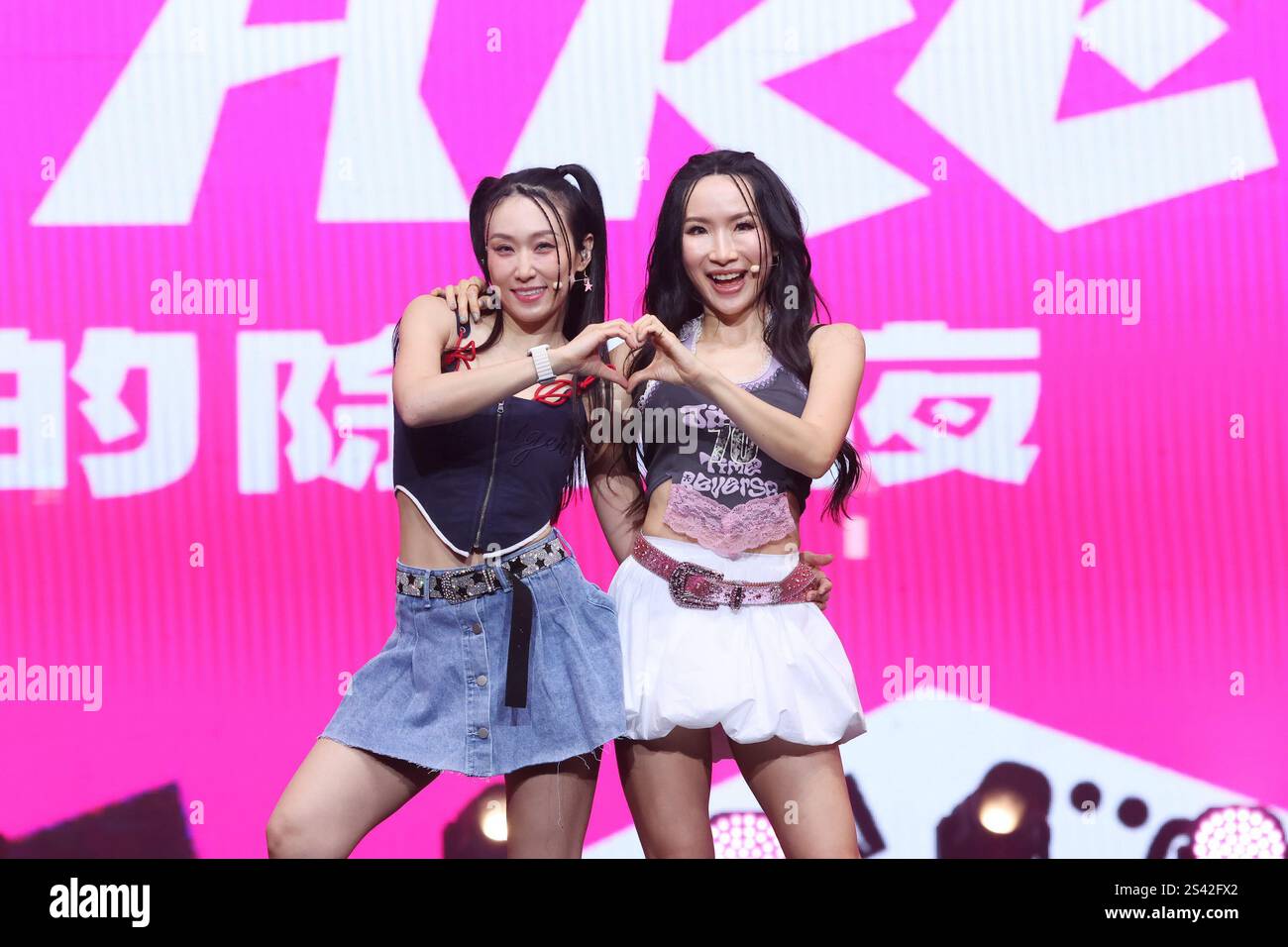 TAIPEI, CHINE - 10 NOVEMBRE 2025 - la troupe féminine de danse de rue China Dolls a participé à la répétition du RÉVEILLON du nouvel an WE ARE DIVAS sur Ja Banque D'Images