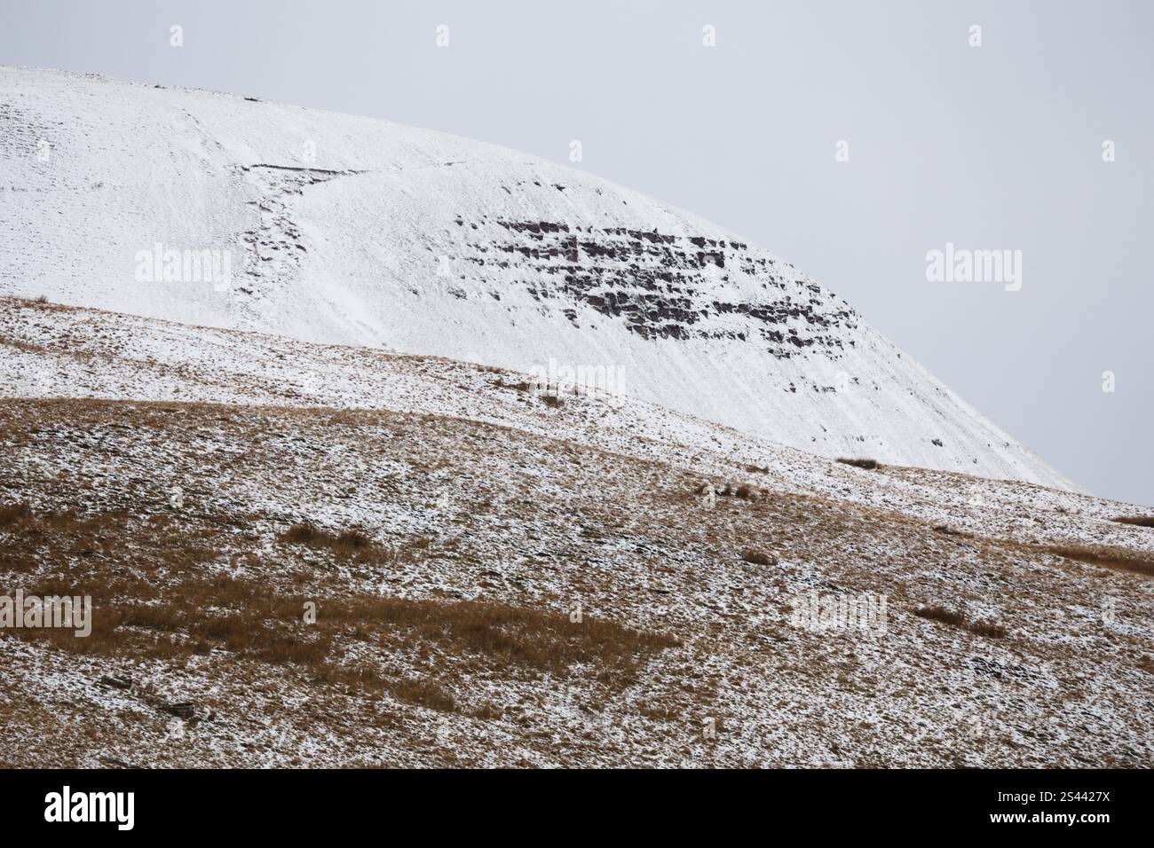 Storey Arms, Brecon Beacons, Galles du Sud, Royaume-Uni. 10 janvier 2025. Neige au sommet des Brecon Beacons ce matin. Crédit : Andrew Bartlett/Alamy Live News Banque D'Images Storey Arms, Brecon Beacons, Galles du Sud, Royaume-Uni. 10 janvier 2025. Neige au sommet des Brecon Beacons ce matin. Crédit : Andrew Bartlett/Alamy Live News Banque D'Images