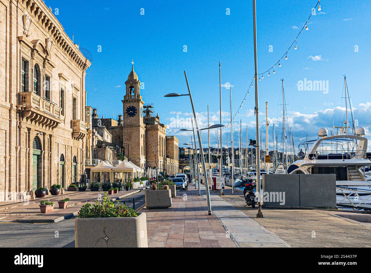 Valletta’s Waterfront : un mélange d’histoire et de modernité Banque D'Images