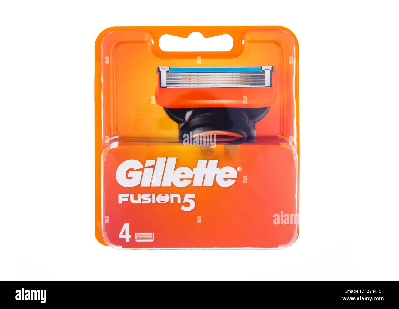 LONDRES, Royaume-Uni - 11 JANVIER 2025 : Pack de lames de rasoir fusion Gillette pour homme sur blanc. Banque D'Images