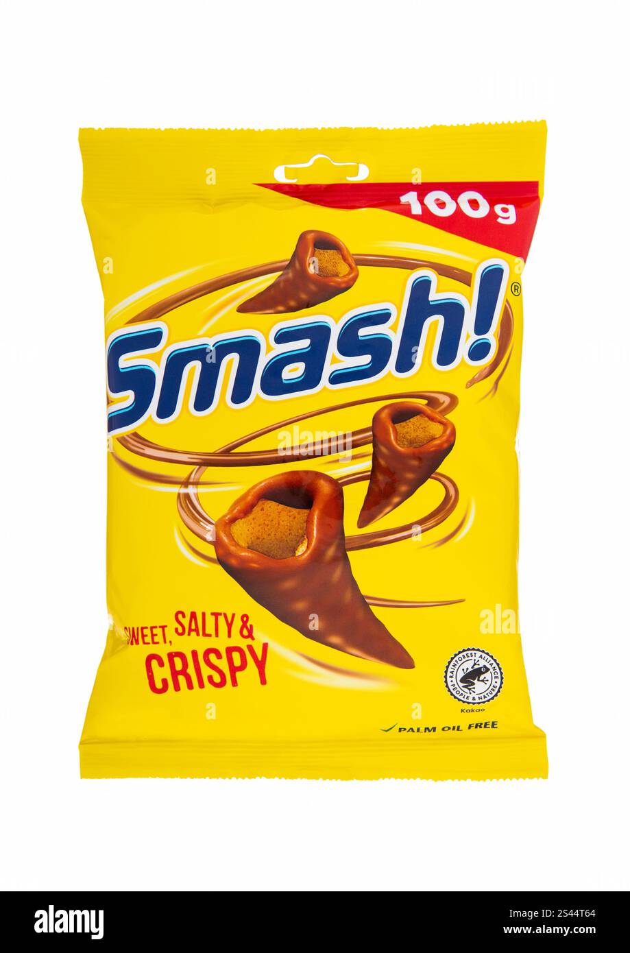 LONDRES, Royaume-Uni - 02 JANVIER 2025 : paquet de bonbons au chocolat au maïs salé croquants Smash sur blanc. Banque D'Images