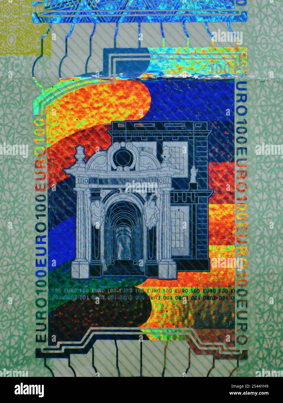 Gros plan sur les macro-détails de l'holographie d'un billet en euros. Billet de papier-monnaie en espèces. Le concept de monnaie de l'Union européenne, inflation, savin Banque D'Images