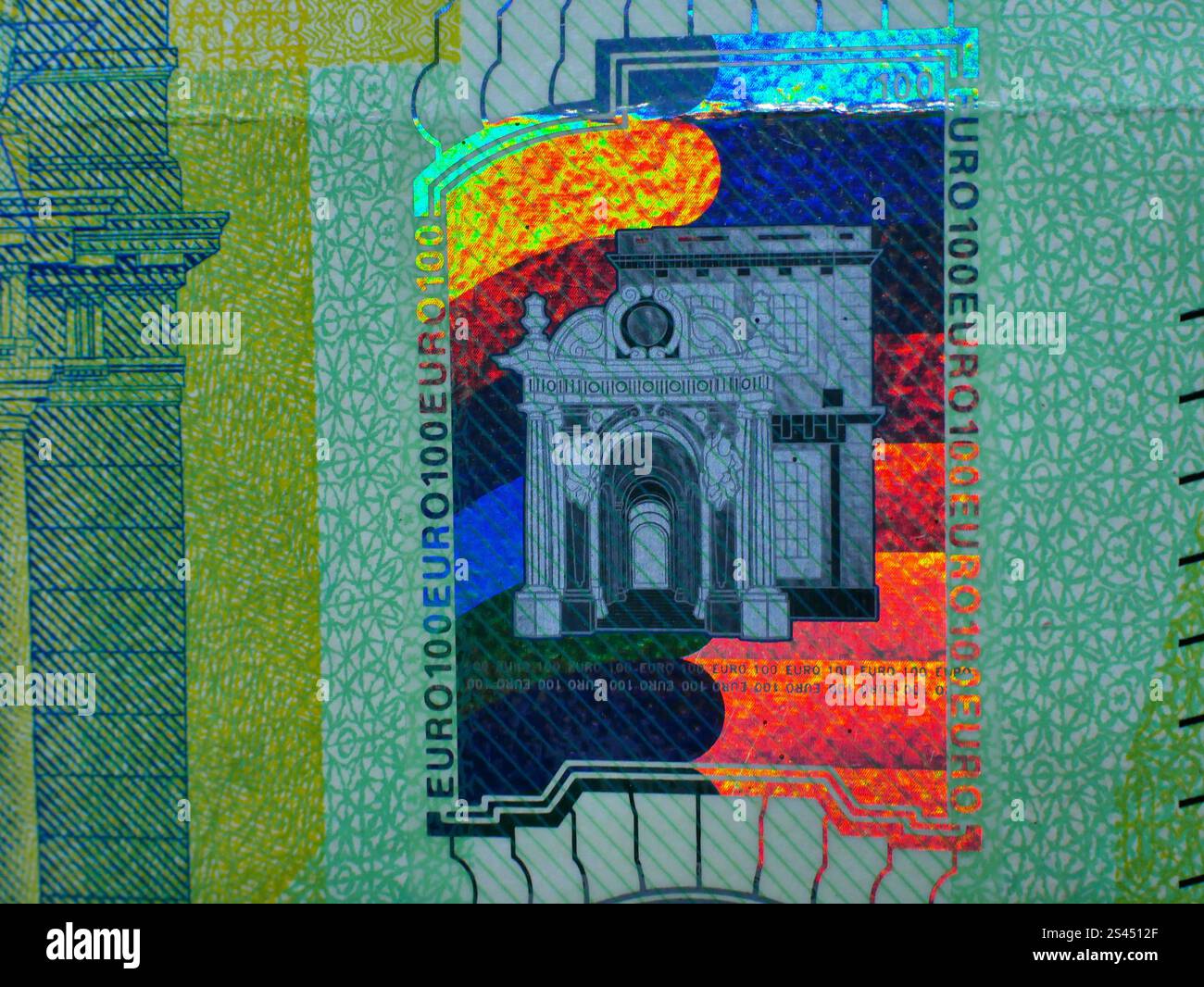 Gros plan sur les macro-détails de l'holographie d'un billet en euros. Billet de papier-monnaie en espèces. Le concept de monnaie de l'Union européenne, inflation, savin Banque D'Images