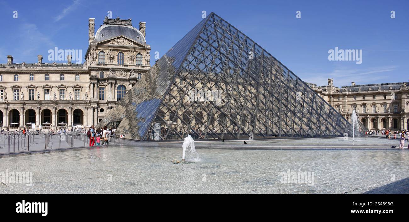 Musee du Louvre mit der Glaspyramide von Im Pei, Paris, Frankreich/ France (nur fuer redaktionelle Verwendung. Keine Werbung. Referenzdatenbank : http: Banque D'Images