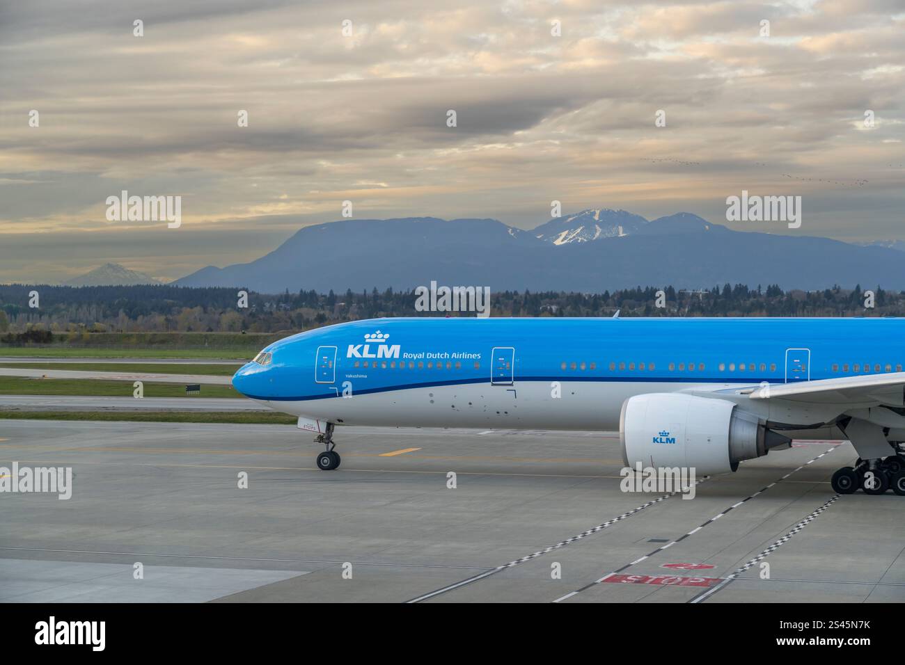 Un avion de KLM Royal Dutch Airlines à l'aéroport international de Vancouver, Colombie-Britannique, Canada. Banque D'Images
