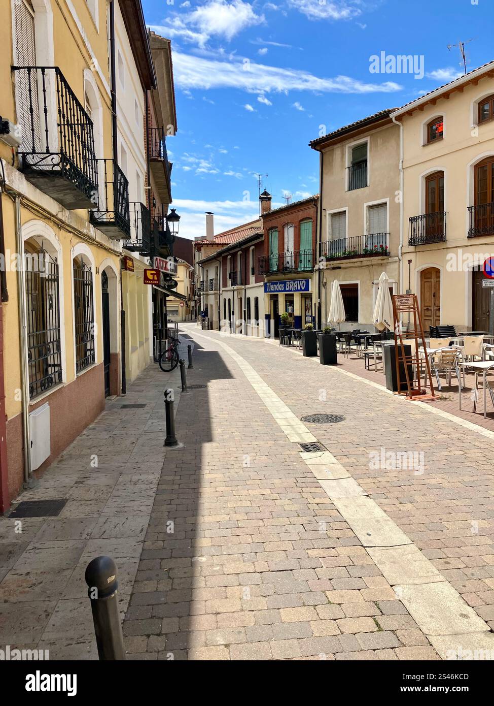 Carrion de Los Condes, vue sur la rue du Camino Francés Banque D'Images