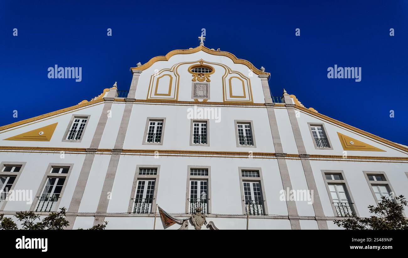 Igreja do Colégio, également connue sous le nom d'église de São João Evangelista, est une église jésuite de Portimão, au Portugal. Construit au 17ème siècle, il dispose Banque D'Images