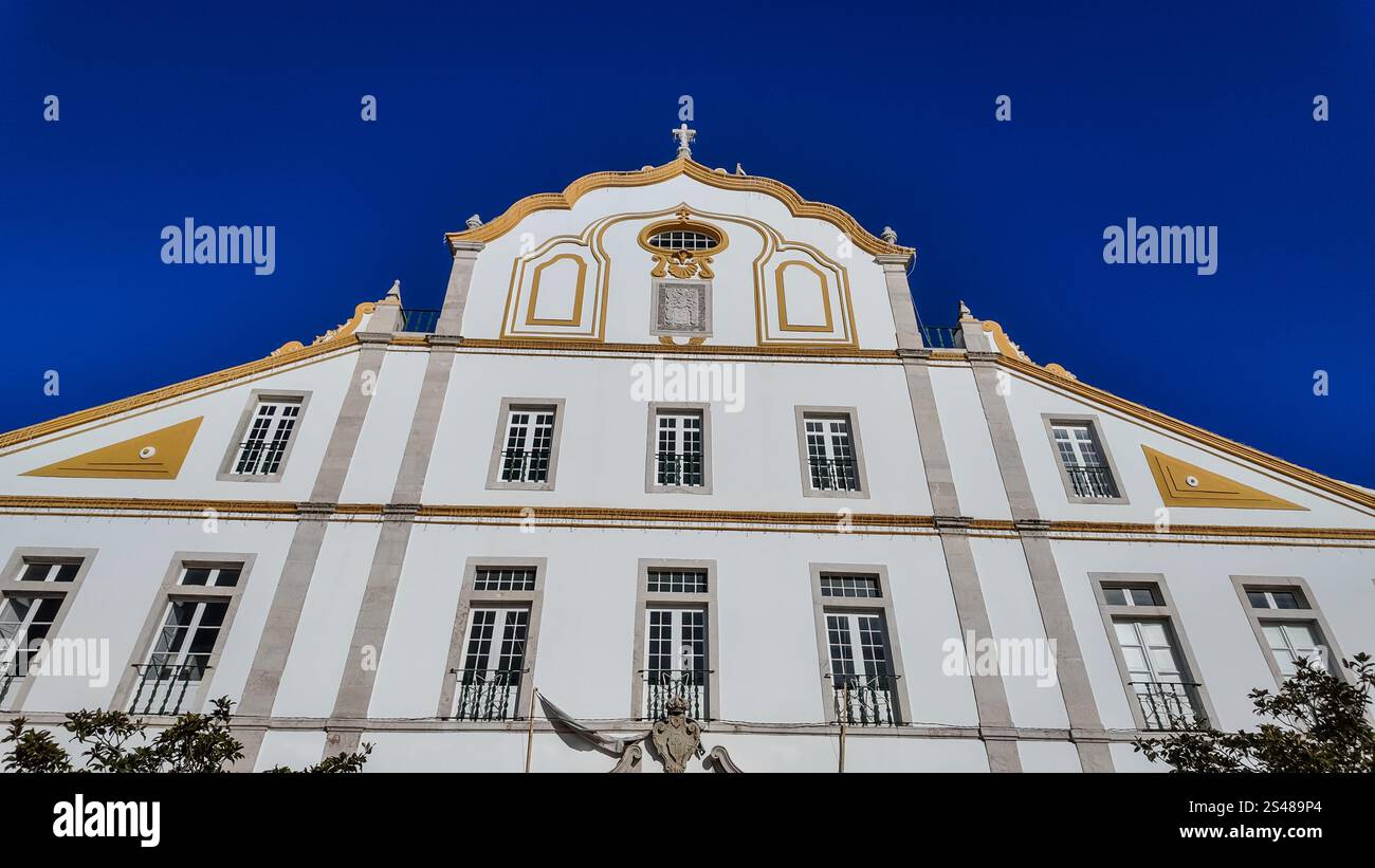 Igreja do Colégio, également connue sous le nom d'église de São João Evangelista, est une église jésuite de Portimão, au Portugal. Construit au 17ème siècle, il dispose Banque D'Images