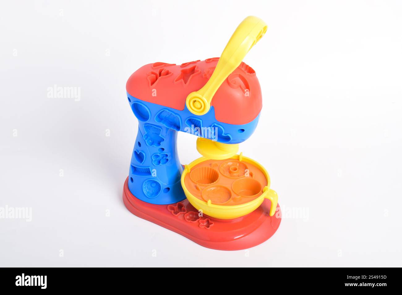 Jouets pour enfants, usine de gâteaux isolé sur fond blanc. Jouets de cuisine, Cake Maker. Jouets éducatifs pour enfants Banque D'Images