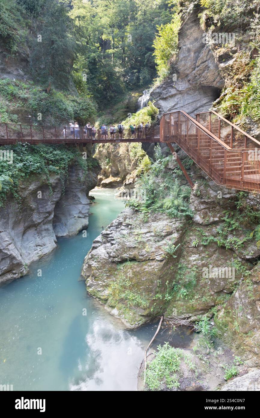 La cascade et le gouffre Orido di Bellano - Lac de Côme. Banque D'Images