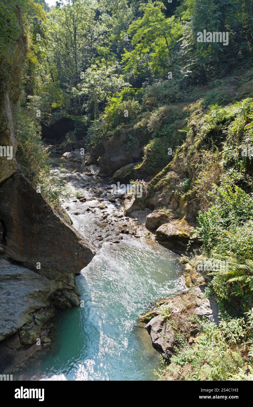 La cascade et le gouffre Orido di Bellano - Lac de Côme. Banque D'Images