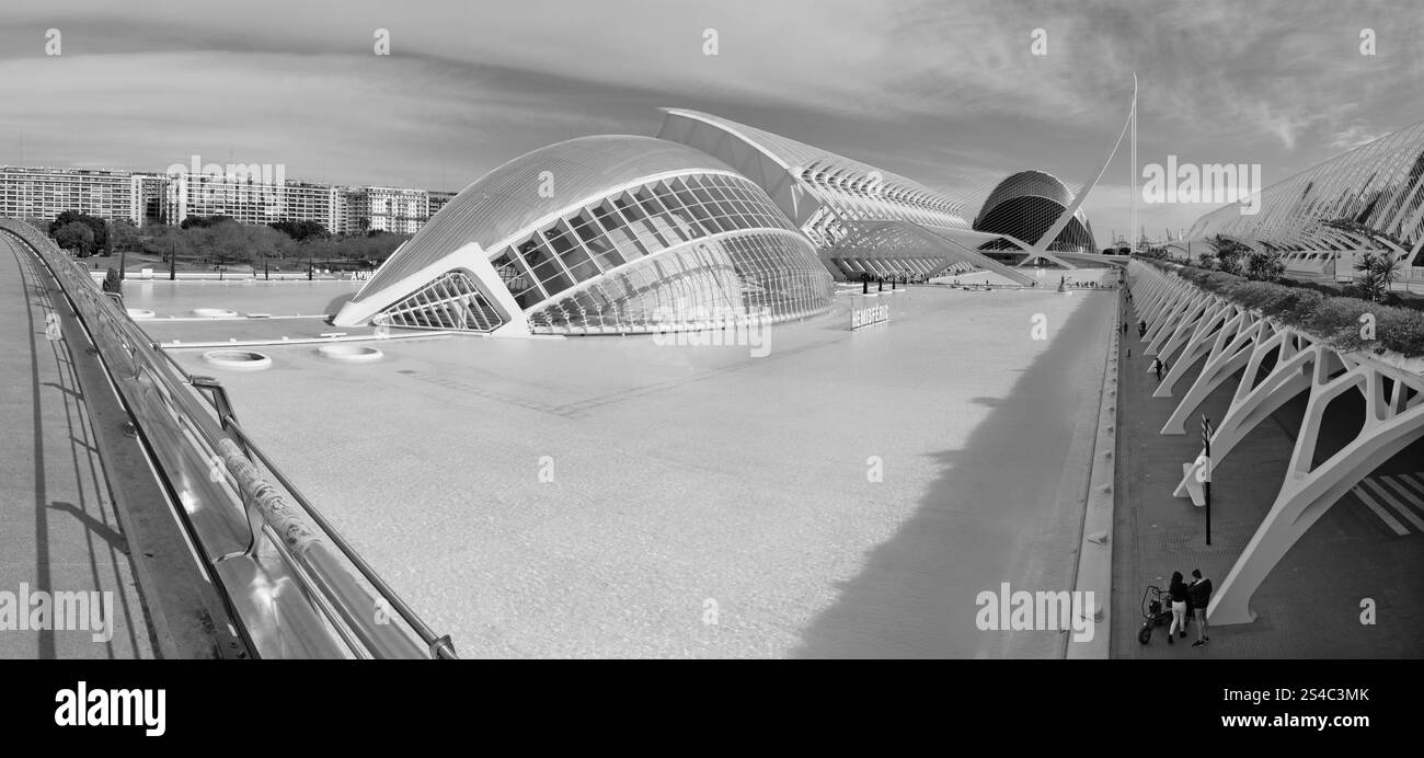 VALENCE, ESPAGNE - 15 FÉVRIER 2022 : la Cité des Arts - Henisferic, Musée des Sciences, Agora et Assut de l'Or conçu Banque D'Images