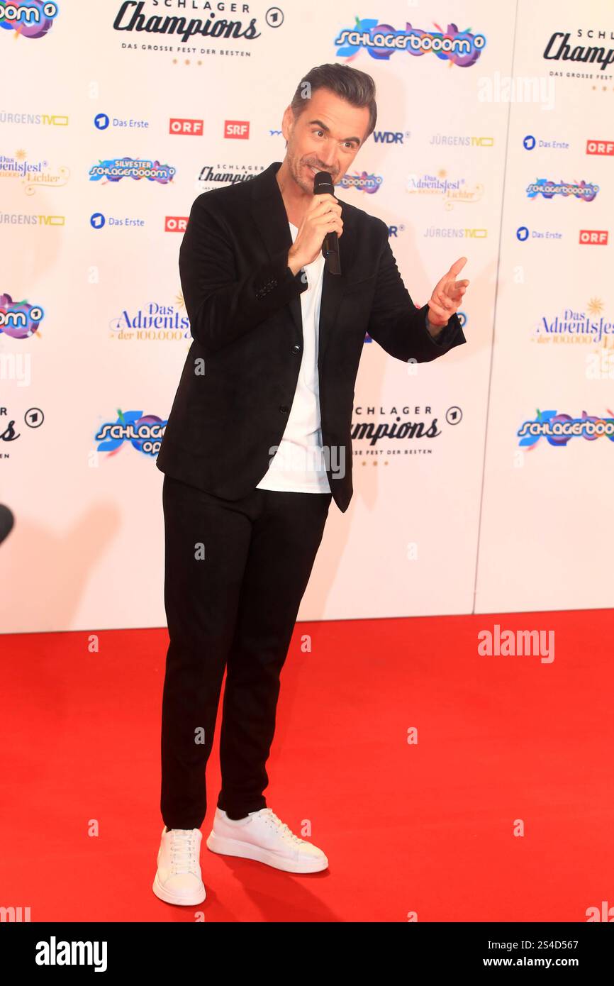 Schlagerchampions Das große Fest der Besten moderiert von Florian Silbereisen 11.01.2025, Berlin Samstagabendshow Schlagerchampions Das große Fest der Besten moderiert von Florian Silbereisen Livesendung Das Erste Florian Silbereisen vor der Sendung auf dem Roten Teppich Berlin Allemagne Copyright : xMatthiasxGränzdörferx Banque D'Images