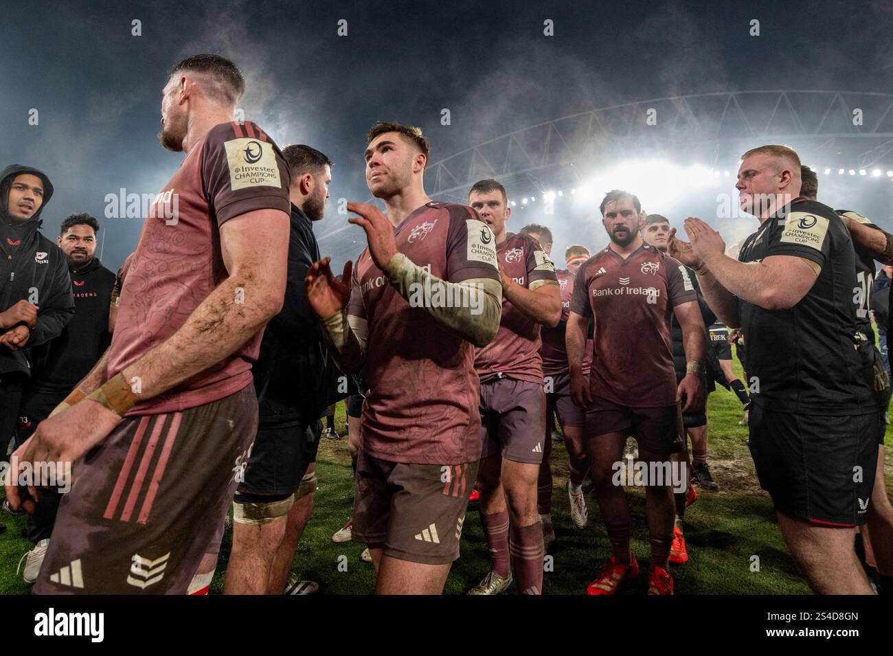 Limerick, Irlande. 11 janvier 2025. Les joueurs de Munster célèbrent après la Coupe des Champions Investec, Poule 3, Round 3 entre Munster Rugby et Saracens au Thomond Park à Limerick, Irlande le 11 janvier 2025 (photo par Andrew SURMA/ Credit : Sipa USA/Alamy Live News Banque D'Images