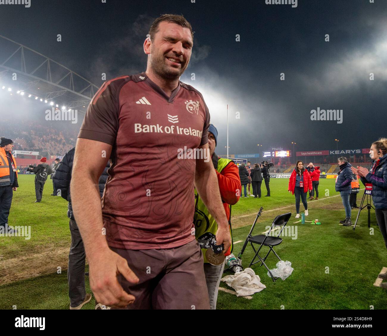 Limerick, Irlande. 11 janvier 2025. Tadhg Beirne de Munster célèbre après la Coupe des Champions Investec, Poule 3e tour de match entre Munster Rugby et Saracens au Thomond Park à Limerick, Irlande le 11 janvier 2025 (photo par Andrew SURMA/ crédit : Sipa USA/Alamy Live News Banque D'Images