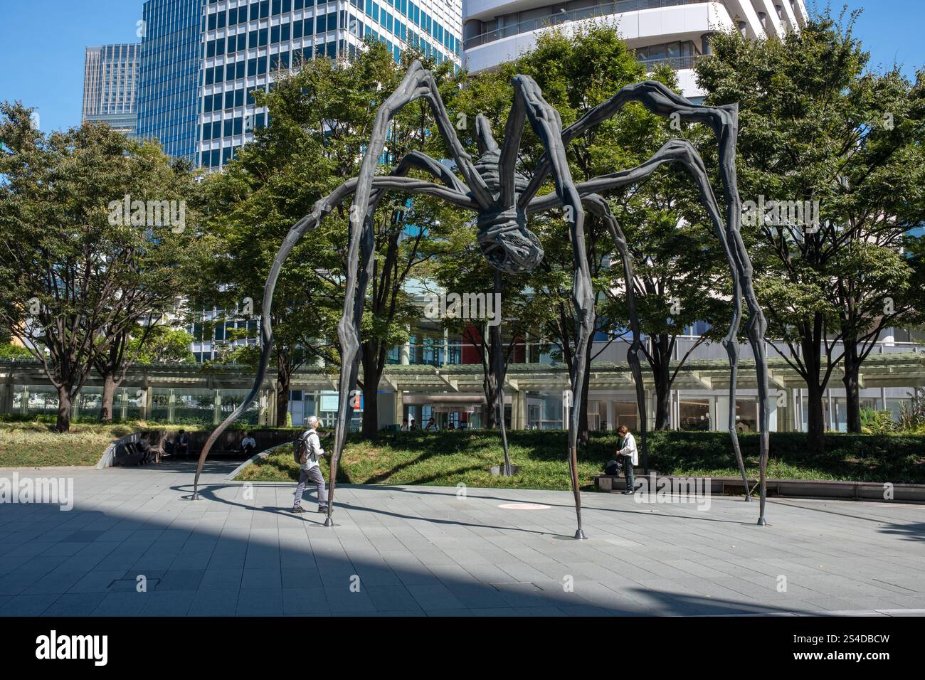 Sculpture d'araignée Louise Bourgeois Maman au pied de la tour Mori à Tokyo Midtown Garden Terrace Roppongi à Tokyo Japon Banque D'Images