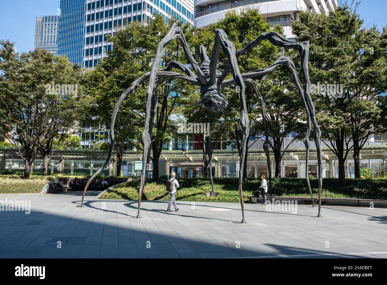 Sculpture d'araignée Louise Bourgeois Maman au pied de la tour Mori à Tokyo Midtown Garden Terrace Roppongi à Tokyo Japon Banque D'Images