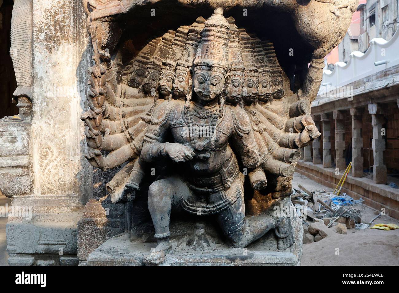 Sculpture sur pierre de Durga au temple Sri Meenakshi à Madurai, Tamil Nadu, Inde Banque D'Images