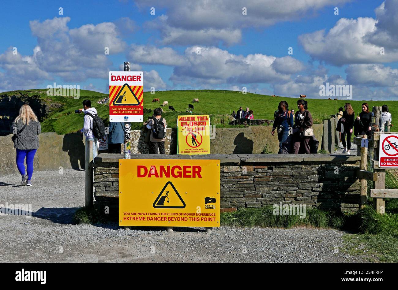 Falaises de Moher, comté de Clare, province de Munster, République d'Irlande, Europe Banque D'Images