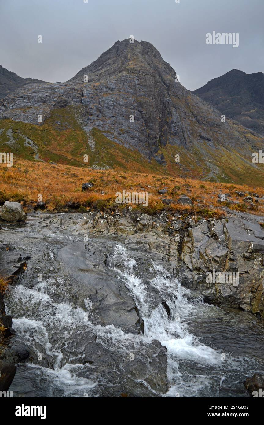 Piscines de fées et montagnes Cuillin, île de Skye Banque D'Images