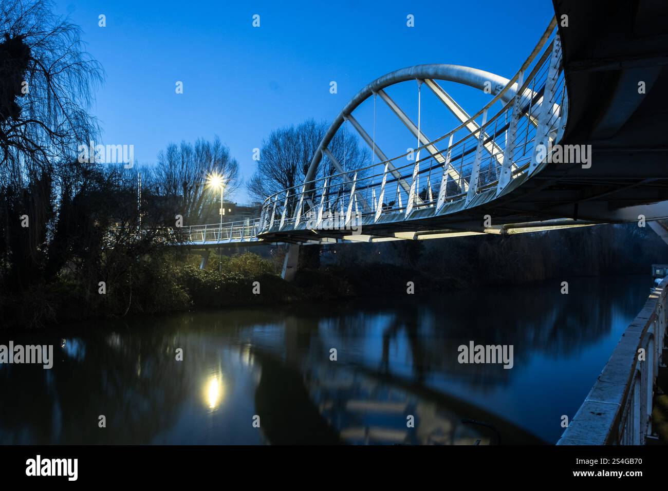 Heure bleue au pont Equiano, Cambridge, Royaume-Uni Banque D'Images