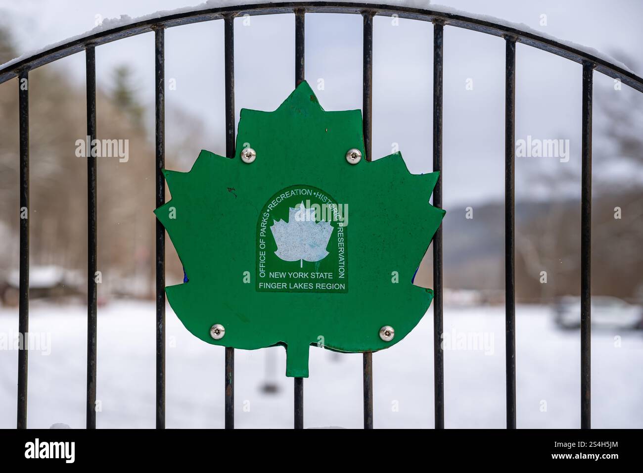 Ithaca, NY, États-Unis - 01-11-2025 : Robert H. Treman State Park, NYS Finger Lakes Region Office of Parks Recreation Historic Preservation panneau à la tête du sentier Banque D'Images