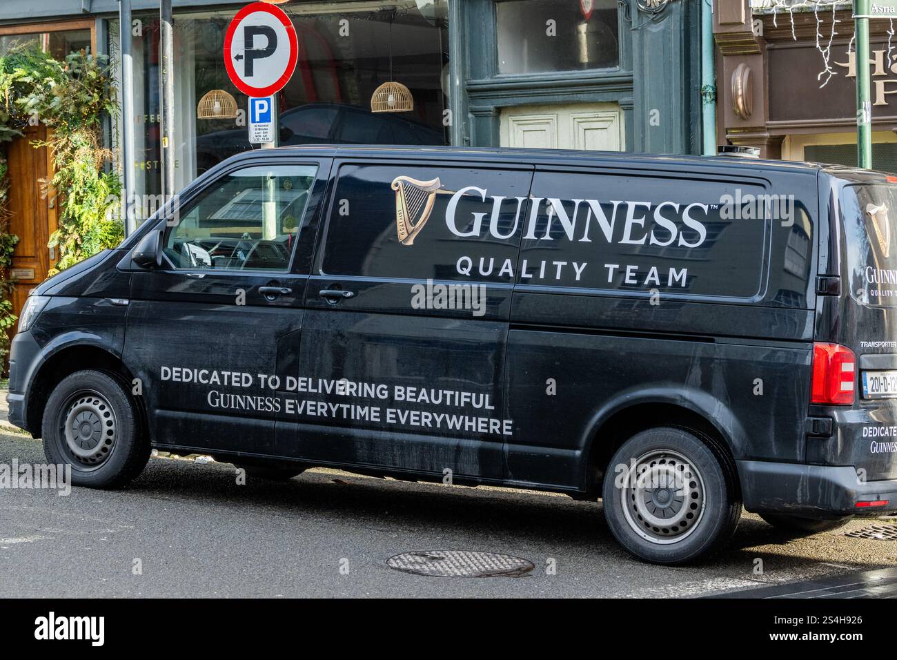Fourgon Guinness Quality Team garé à Clonakilty, West Cork, Irlande. Banque D'Images