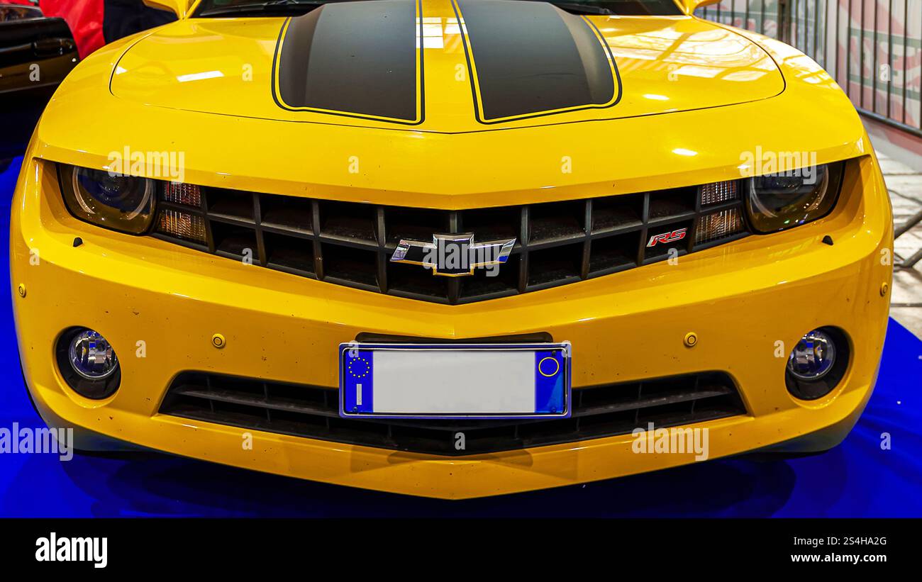 l'avant d'une belle chevrolet camaro jaune Banque D'Images