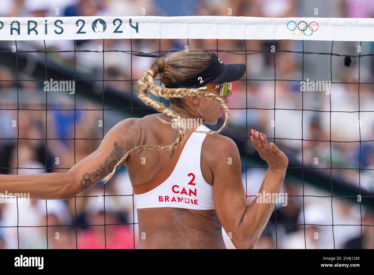 07 août 2024 : Brandie Wilkerson, du Canada, participe au match de quart de finale féminin de volleyball de plage entre le Canada et l'Espagne qui a eu lieu au stade de la Tour Eiffel lors des Jeux olympiques d'été de Paris 2024 à Paris, en France. Daniel Lea/CSM. Banque D'Images