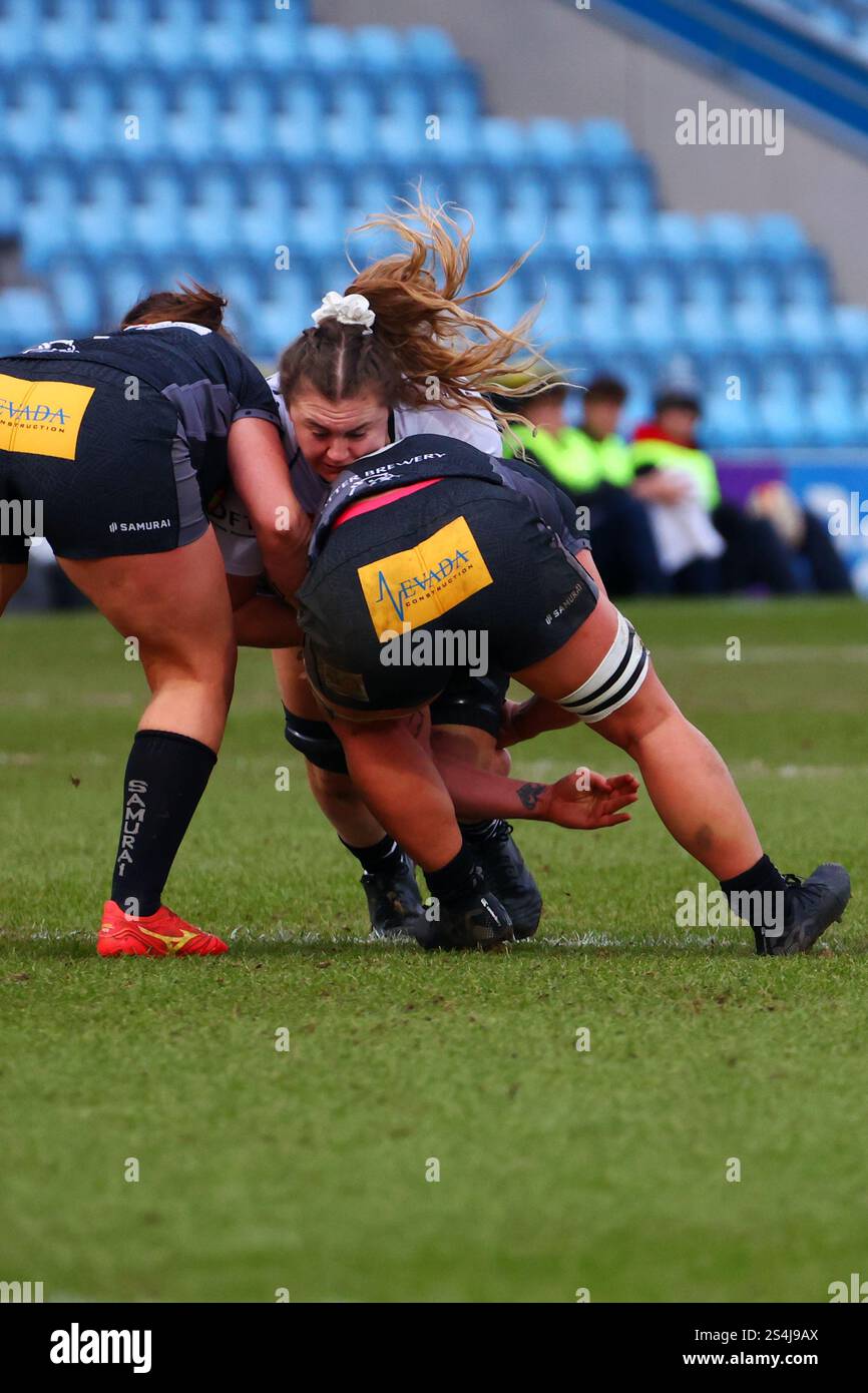 Exeter, Devon, Royaume-Uni. 12 janvier 2025. PWR Professional Women's Rugby Exeter Chiefs contre Bristol Bears à Sandy Park, Exeter, Devon. Photo : Chiefs Tackle Bears 4.⁠ ⁠Hollie Cunningham. Crédit : Nidpor/Alamy Live News Banque D'Images