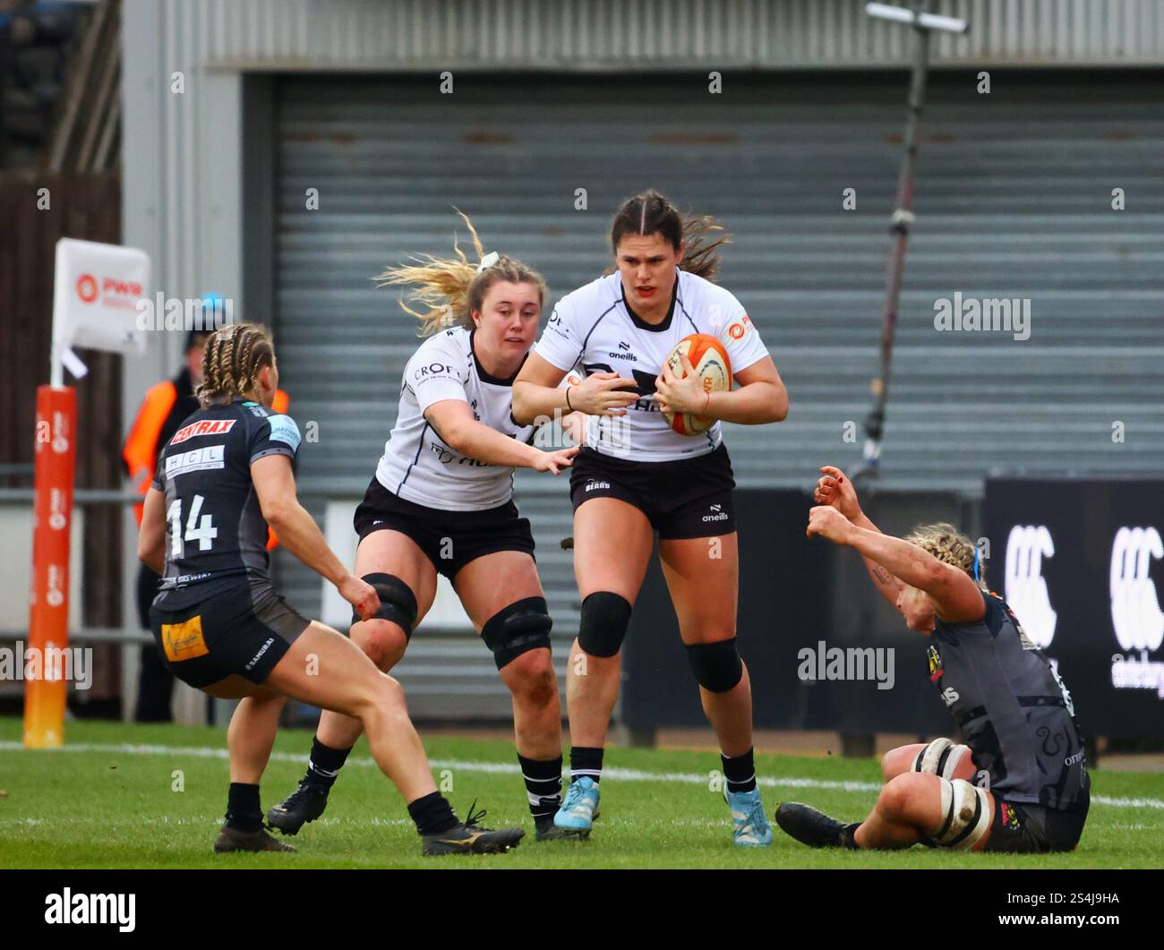 Exeter, Devon, Royaume-Uni. 12 janvier 2025. PWR Professional Women's Rugby Exeter Chiefs contre Bristol Bears à Sandy Park, Exeter, Devon. Photo : Ilona Maher court avec le ballon. Crédit : Nidpor/Alamy Live News Banque D'Images