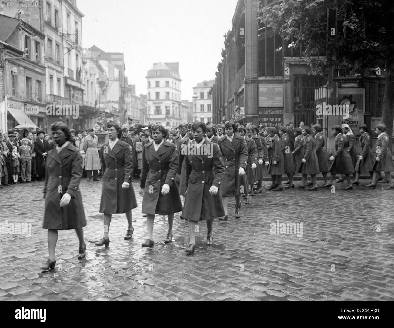 Le 6888th Central postal Directory Battalion, surnommé le 'six Triple Eight', bataillon noir du US Women's Army corps (WAC) qui gérait les services postaux. Banque D'Images