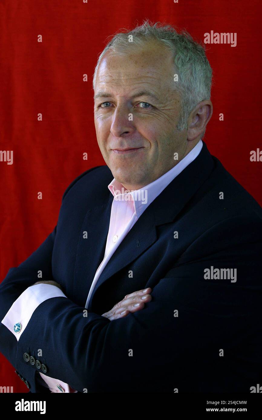 Jeremy Bowen, ancien correspondant de la BBC pour le moyen-Orient, photographié au Festival international du livre d'Édimbourg, où il a parlé de son nouveau livre qui traite de la guerre des six jours israélo-arabe de 1967. Le festival du livre faisait partie du Festival international d'Édimbourg, le plus grand festival annuel d'arts au monde. Banque D'Images
