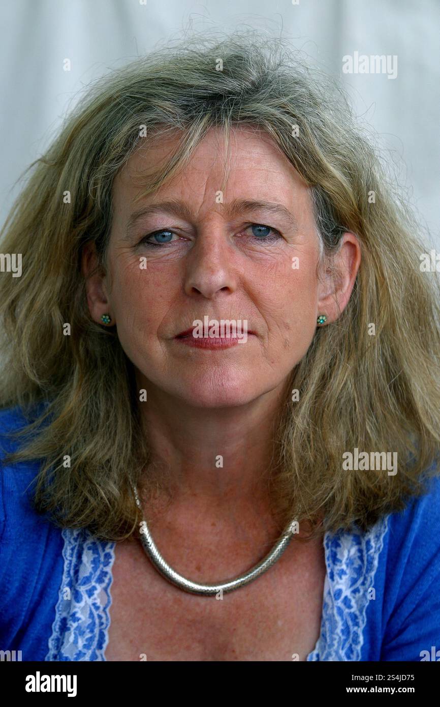 La romancière anglaise Deborah Moggach, plusieurs fois primée, photographiée au Festival international du livre d'Édimbourg, où elle a parlé de son nouveau roman, une comédie sur le vieillissement et les différentes cultures intitulée "This Foolish Things". Le festival du livre faisait partie du Festival international d'Édimbourg, le plus grand festival annuel d'arts au monde. Banque D'Images