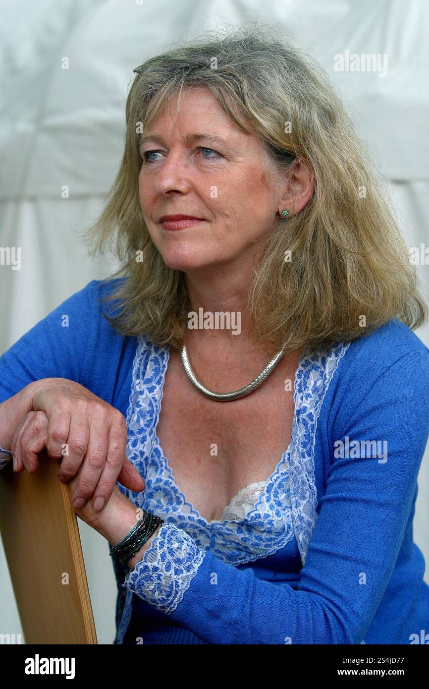 La romancière anglaise Deborah Moggach, plusieurs fois primée, photographiée au Festival international du livre d'Édimbourg, où elle a parlé de son nouveau roman, une comédie sur le vieillissement et les différentes cultures intitulée "This Foolish Things". Le festival du livre faisait partie du Festival international d'Édimbourg, le plus grand festival annuel d'arts au monde. Banque D'Images