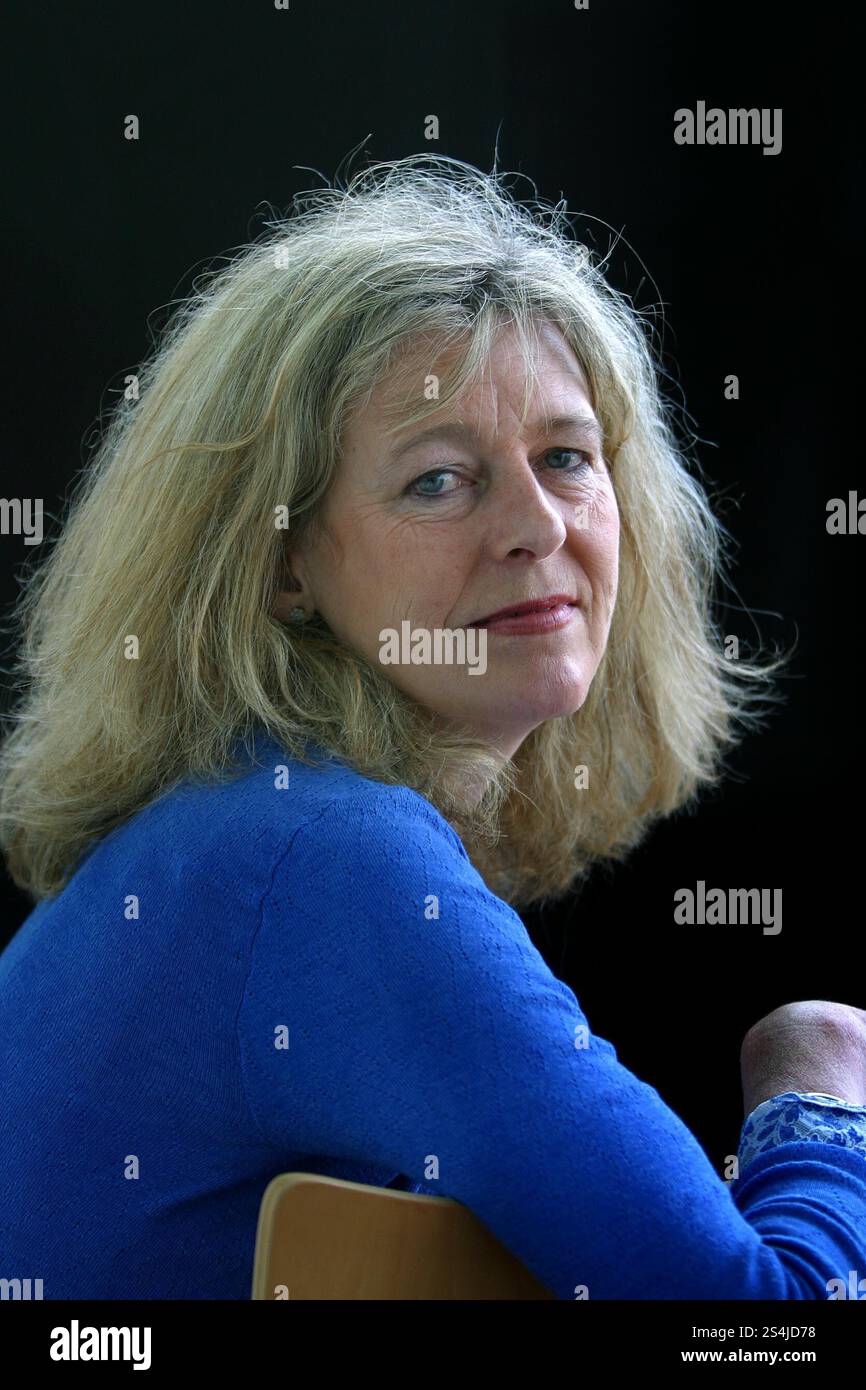 La romancière anglaise Deborah Moggach, plusieurs fois primée, photographiée au Festival international du livre d'Édimbourg, où elle a parlé de son nouveau roman, une comédie sur le vieillissement et les différentes cultures intitulée "This Foolish Things". Le festival du livre faisait partie du Festival international d'Édimbourg, le plus grand festival annuel d'arts au monde. Banque D'Images