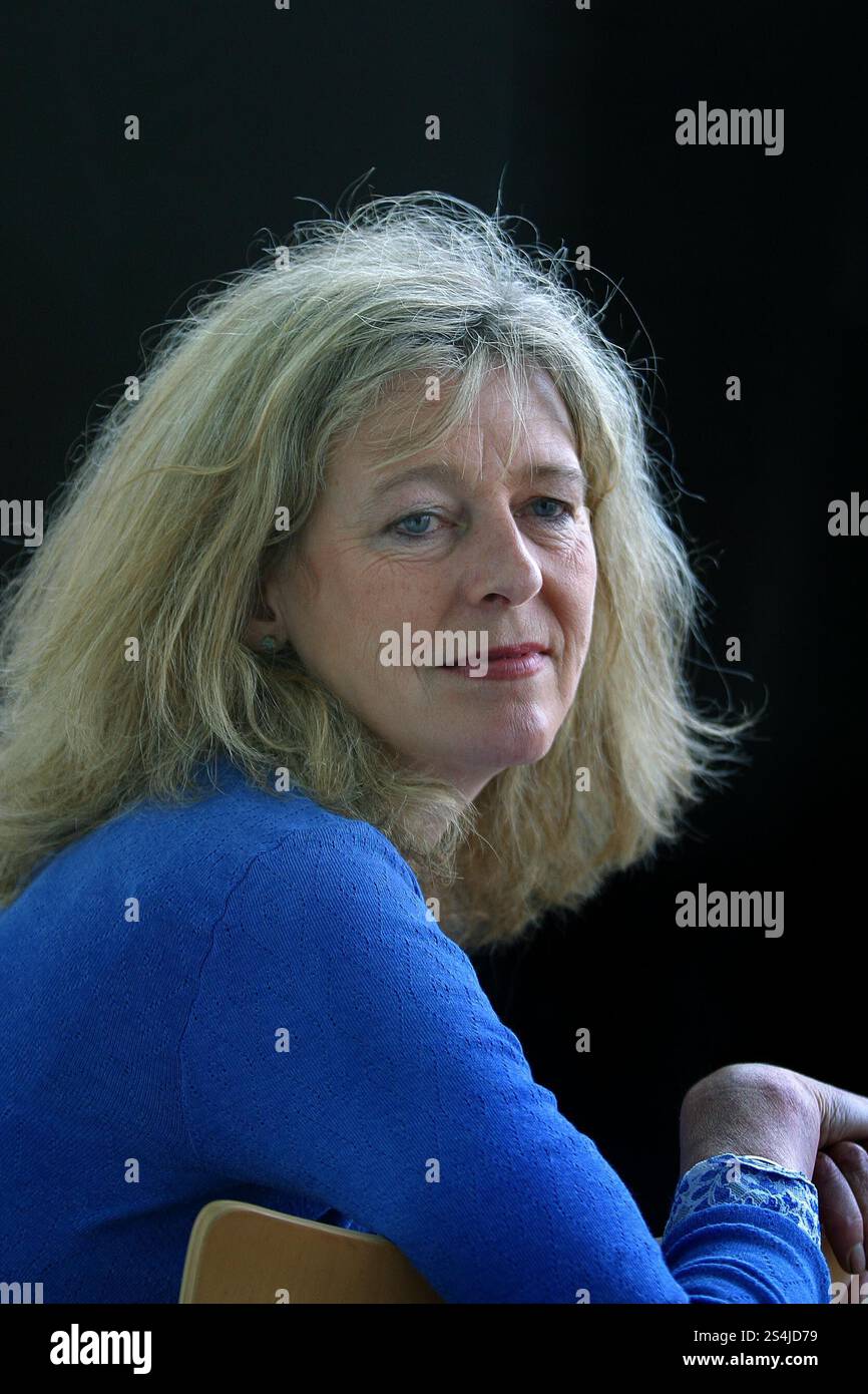 La romancière anglaise Deborah Moggach, plusieurs fois primée, photographiée au Festival international du livre d'Édimbourg, où elle a parlé de son nouveau roman, une comédie sur le vieillissement et les différentes cultures intitulée "This Foolish Things". Le festival du livre faisait partie du Festival international d'Édimbourg, le plus grand festival annuel d'arts au monde. Banque D'Images