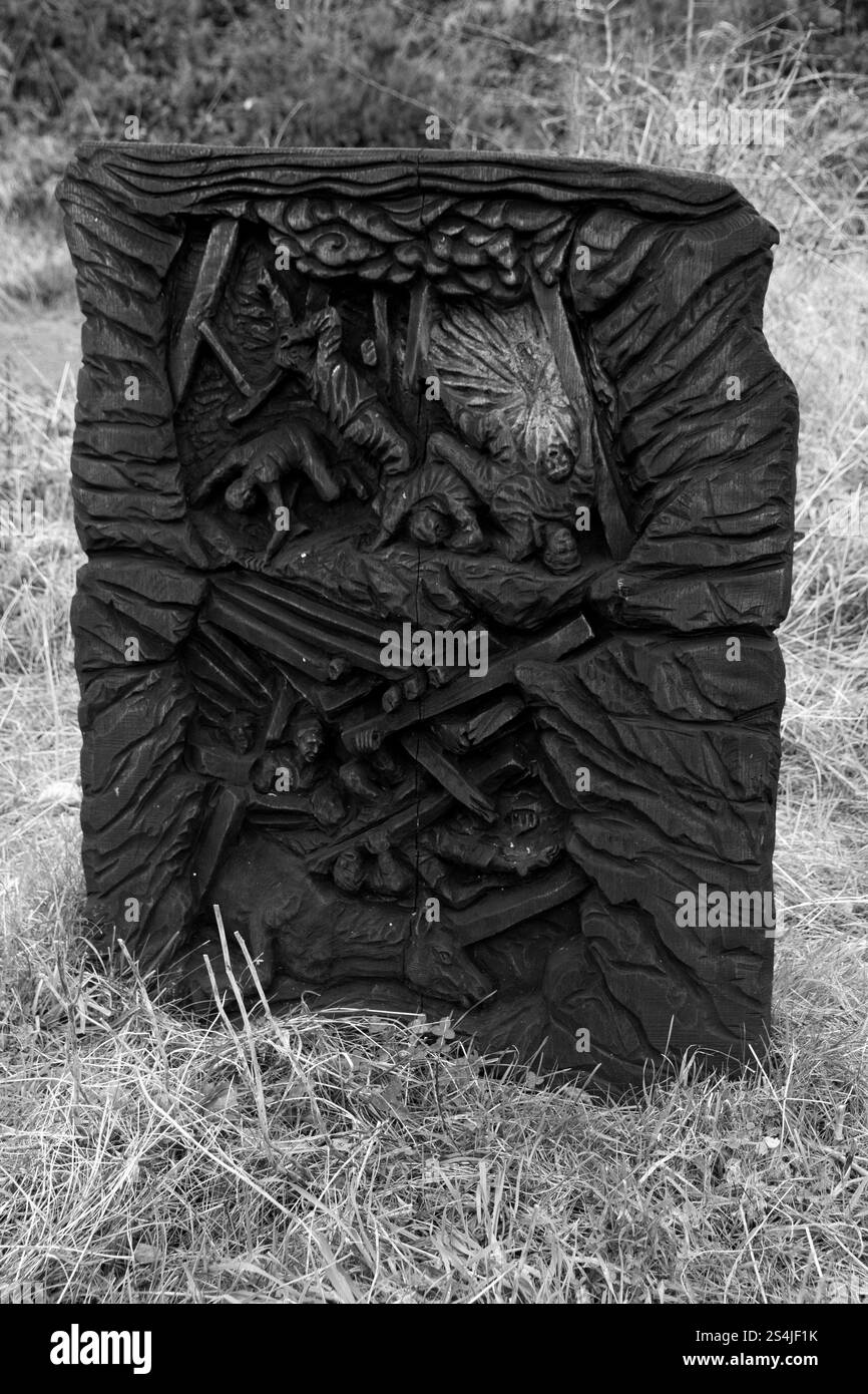 Llanerch Memorial, de Chris Wood (Wood Art Works), commémore l'explosion de la mine de charbon de Llanerch en 1890 lorsque 176 hommes et garçons sont morts Banque D'Images